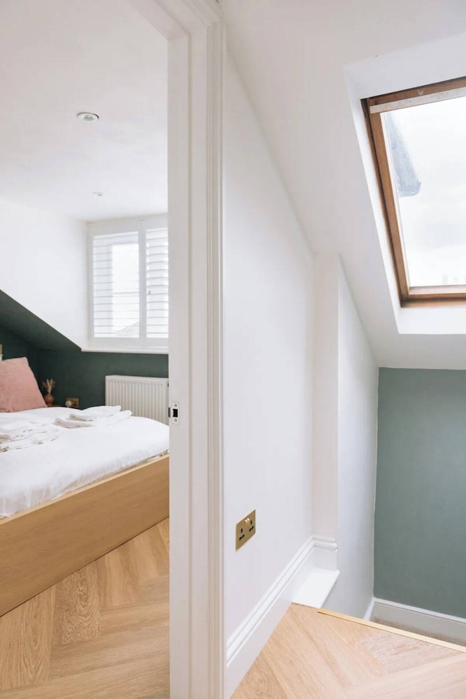 Sleek 1BD Flat 5 Mins From City Centre - Brighton view 4