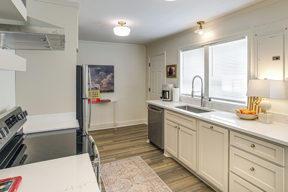 Walk to Ole Miss! Updated Home Near Oxford Square