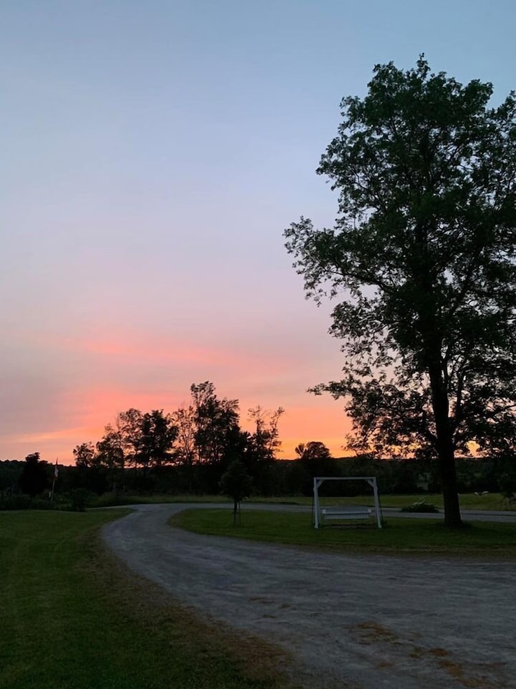 Golden Pathways Retreat and B&B