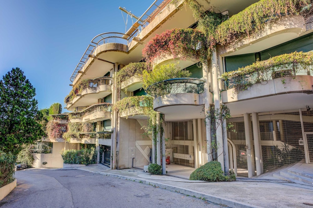 Semiramis at Villa Laurie Mougins