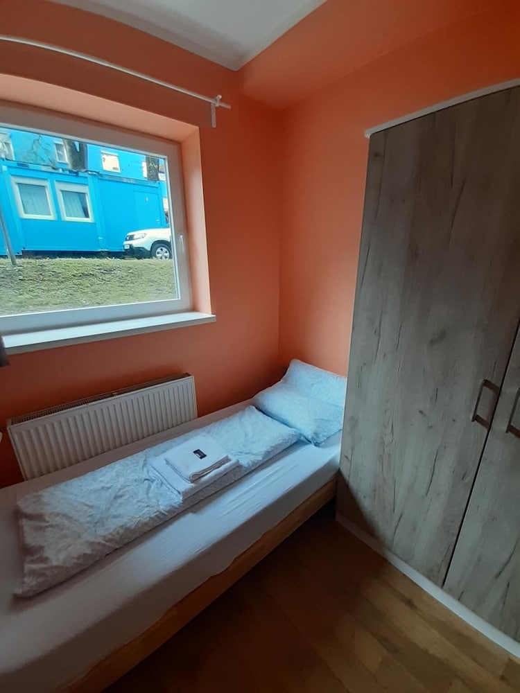 2-Rent Group Hostel Rooms&Apartments TUB19A