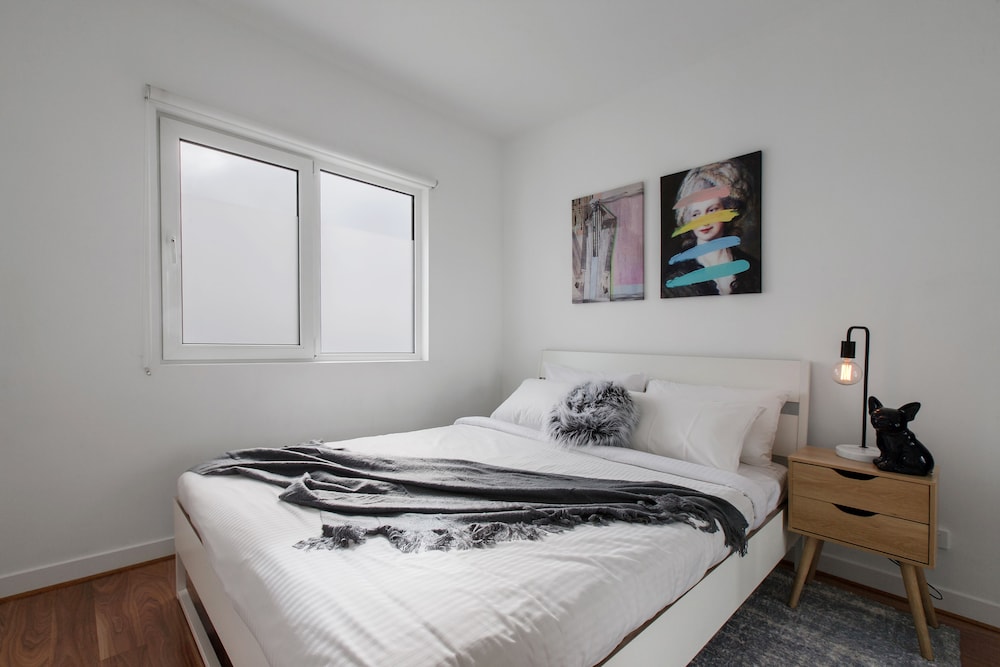 Heart of Highett Apartment by Ready Set Host