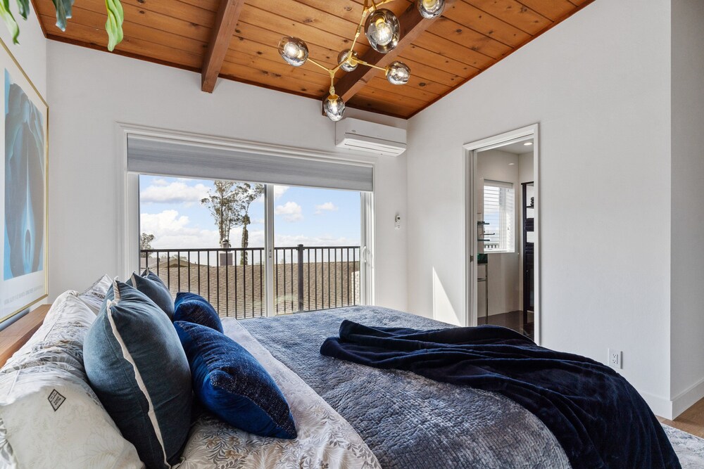Serene Oceanview Escape With Expansive Deck 3 Bedroom Home