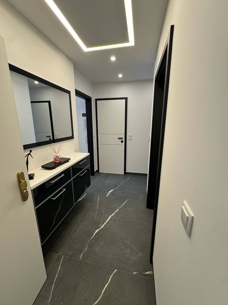 Stylish Apt Near Belvedere 15 Min to Center