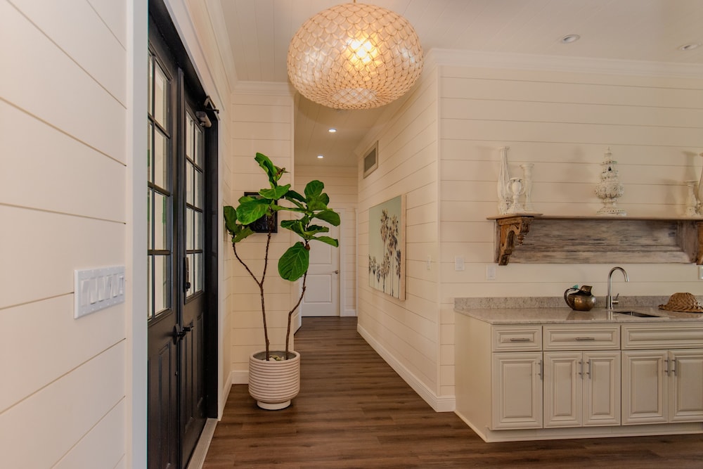 Seaduced - Brand New Luxury Beachfront Estate With Pool 4 Bedroom Home