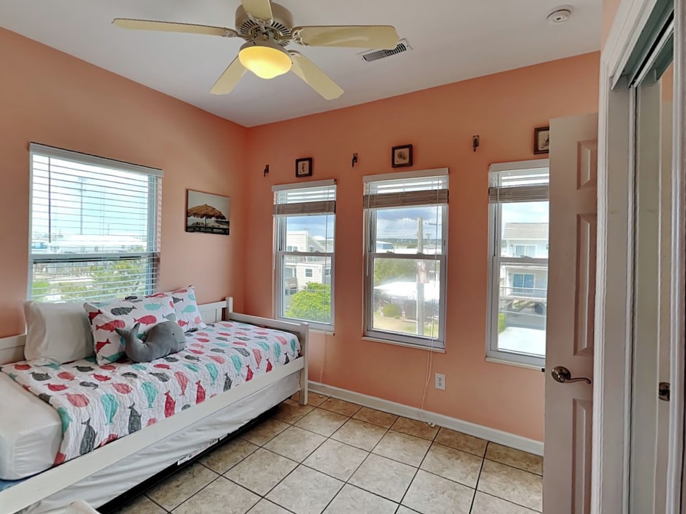 Sunshiny Daze by Topsail Realty
