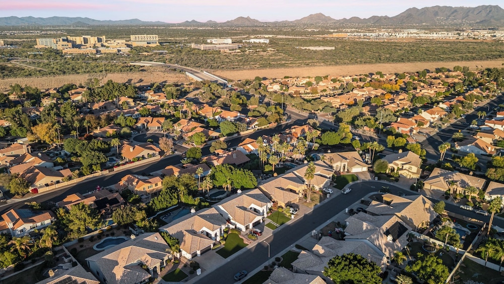 Private Pool, Outdoor Dining & Fireplace Near North Scottsdale Hotspots Desert Luma by Avantstay