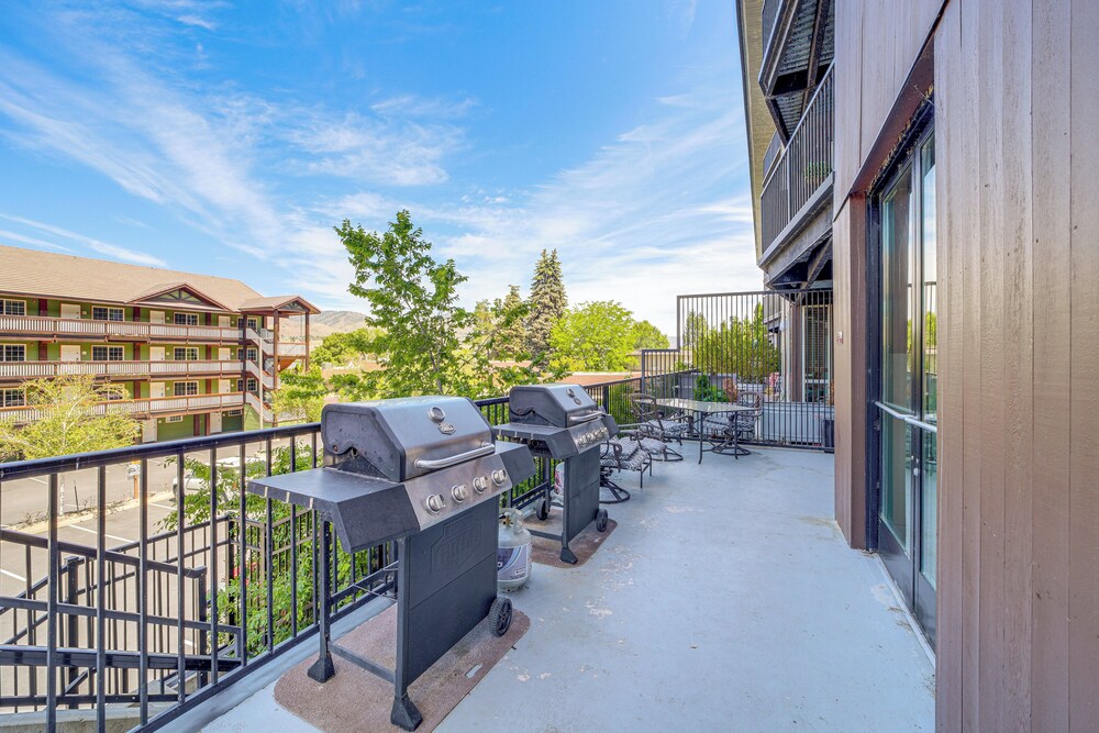 Steps to Lake Chelan: Condo w/ Resort Amenities!