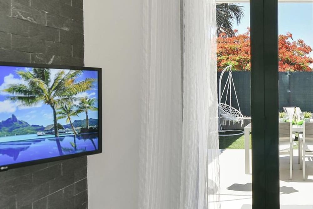 Central Bungalow With Communal Pool in Maspalomas photo 4