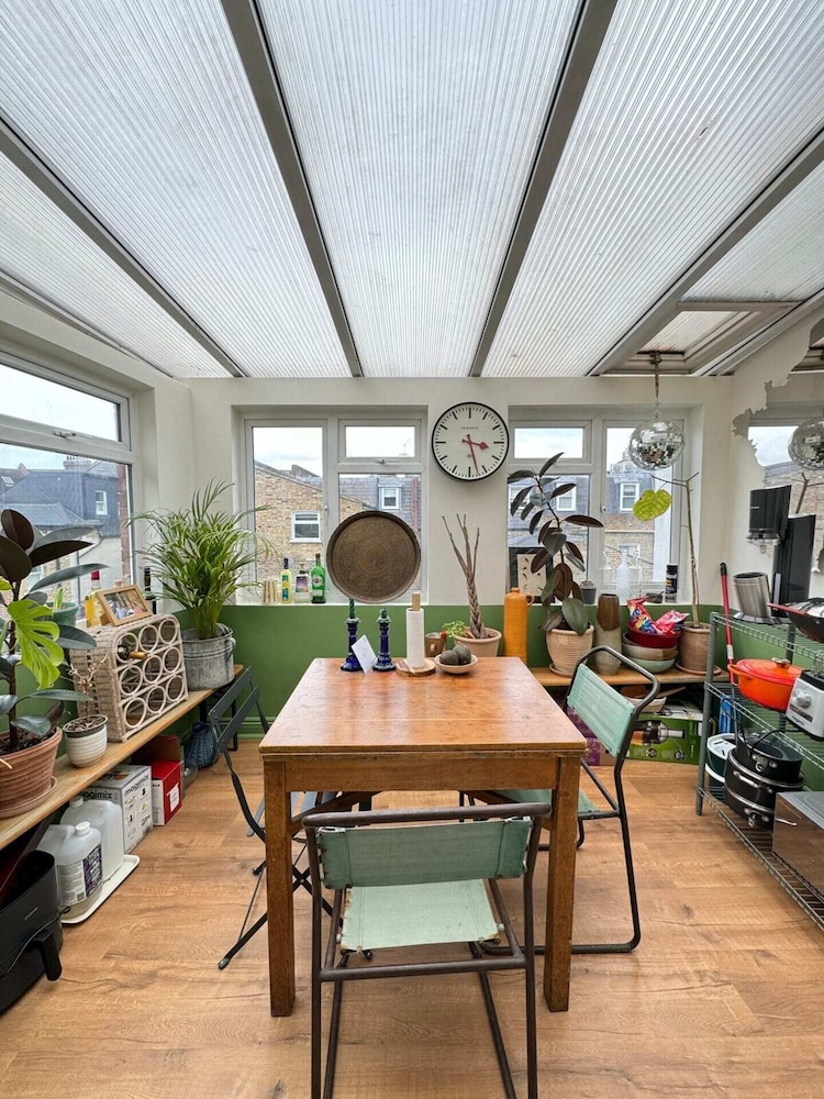 Homely Flat W/terrace, 3 Mins to Battersea Park