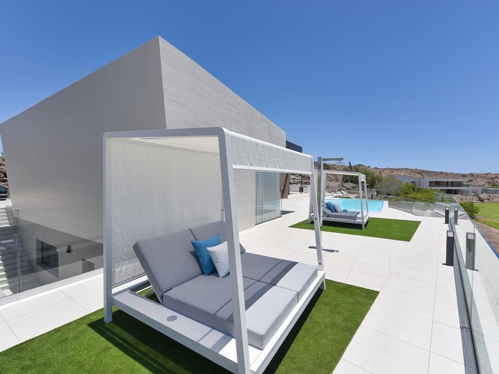 Villa in Salobre With Pool & Golf Nearby