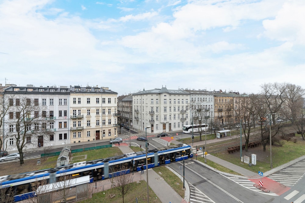 Apartment Krakow Sukiennicza by Renters view 2