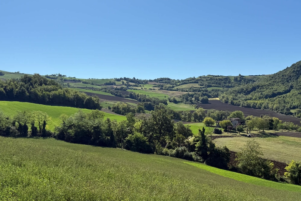 Villa Poggio Castellaro by Boutique in the Heart of Italy s Food Valley Emilia-romagna