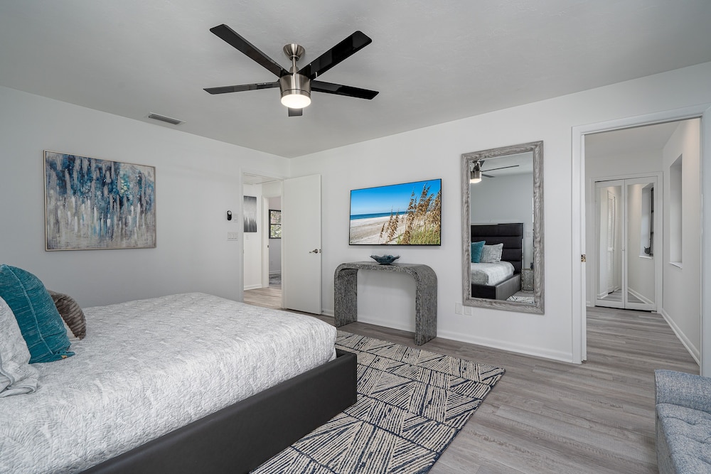 295 Ostego Dr - Gorgeous Bay Front Home 4 Bedroom Home by RedAwning