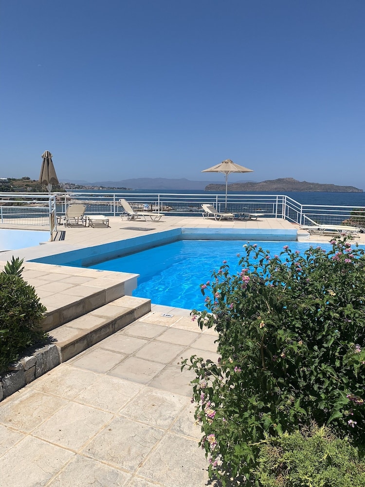 Terpsichori Villa & Apartments