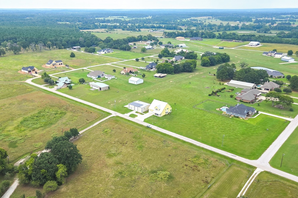 Aircraft Tours! Fly-in Hangar Apt in New Waverly