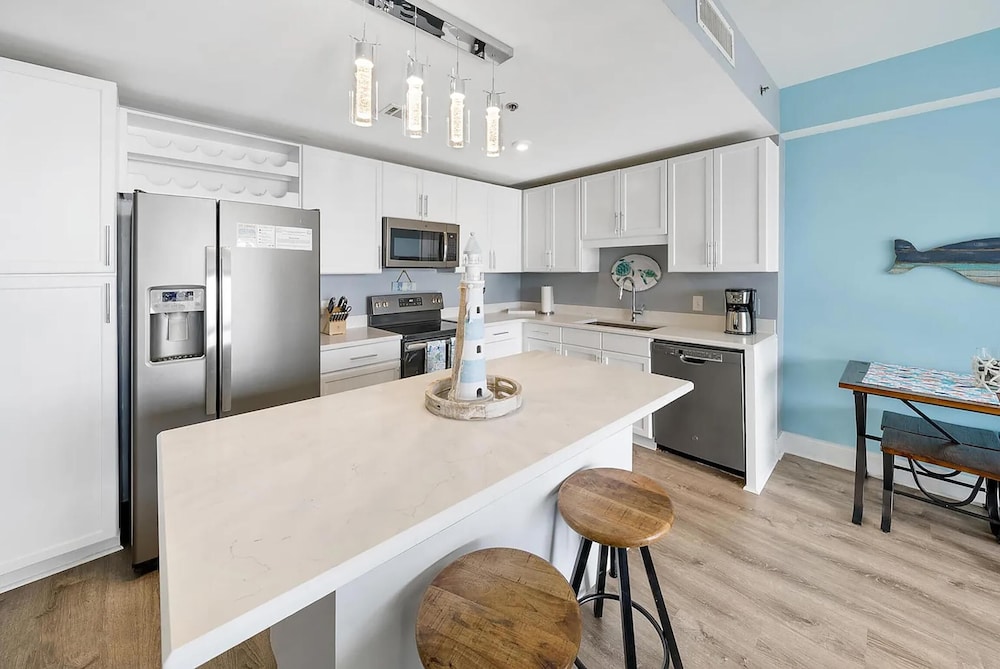 Laketown Wharf 905
