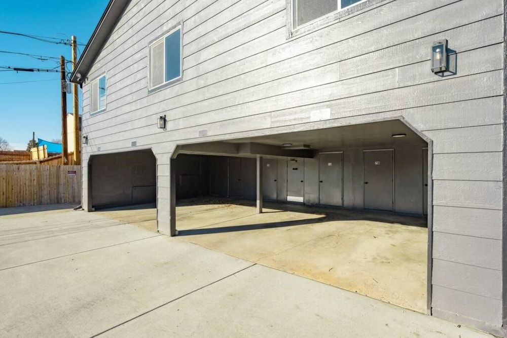 Huge Colorado Quadplex 16 Guests view 2