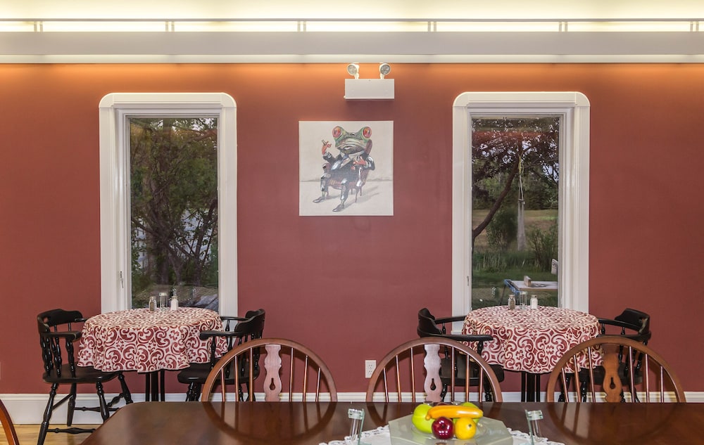 Fox Point Inn