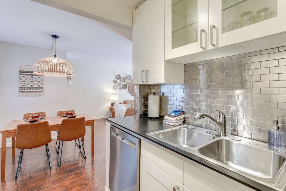 < 1 Mi to Old Town: Scottsdale Condo w/ Balcony