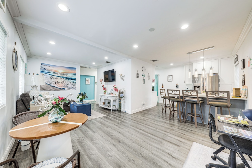 4 Mi to Fort Lauderdale Beach: Dog-friendly Home!