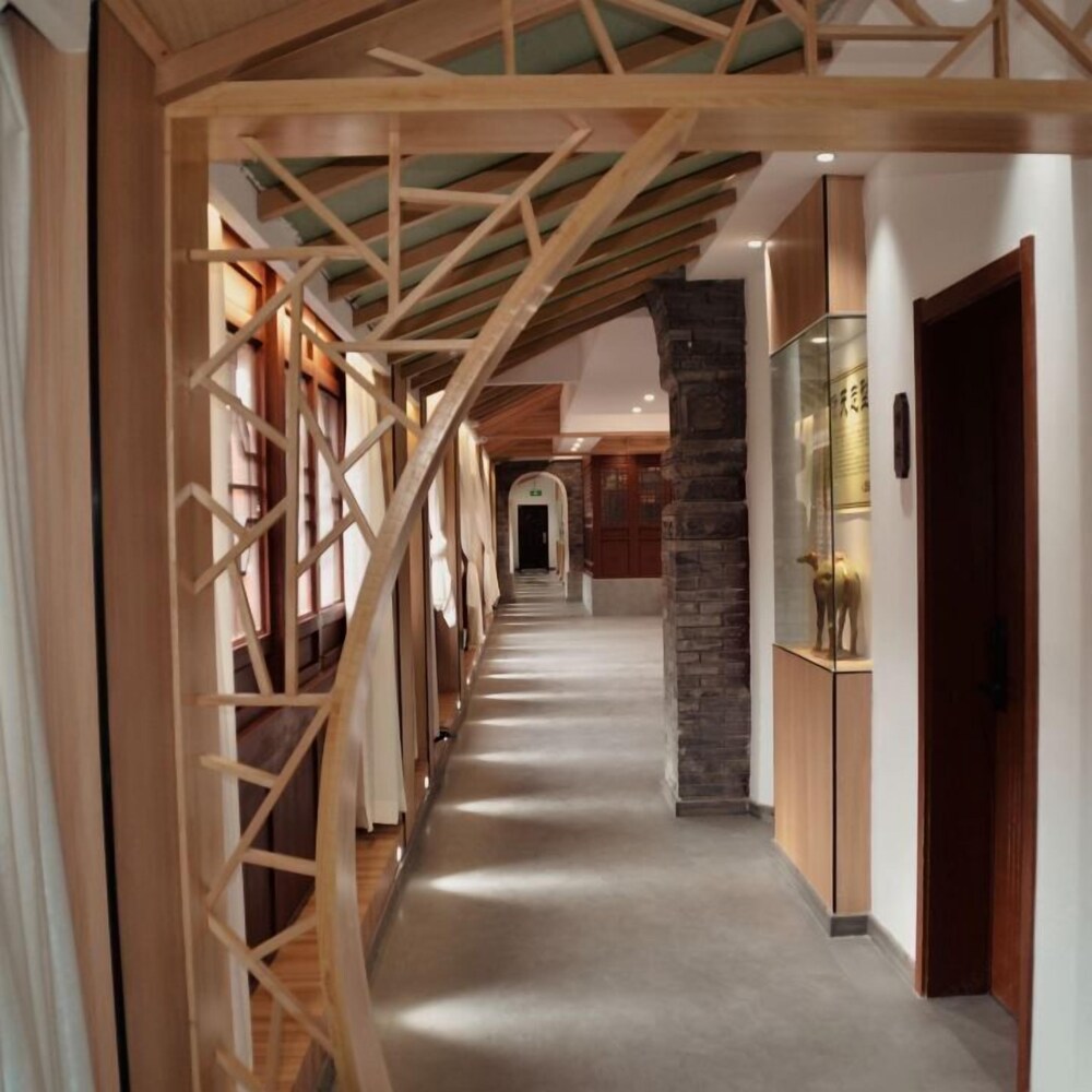 Qichi Waterfront B&B Hotel