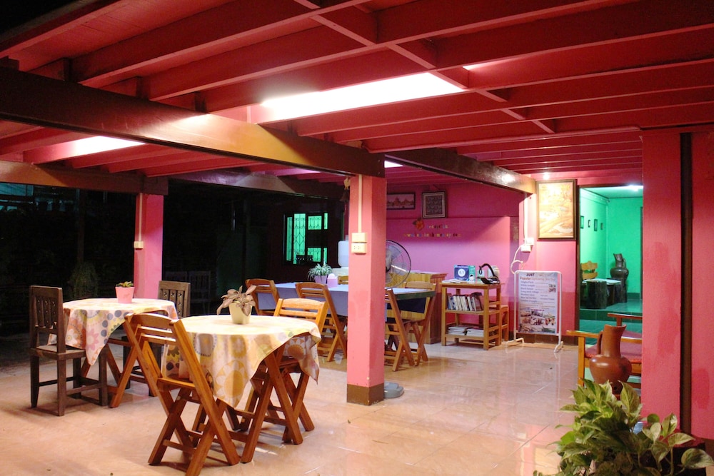 Baan Bua Homestay - Hostel
