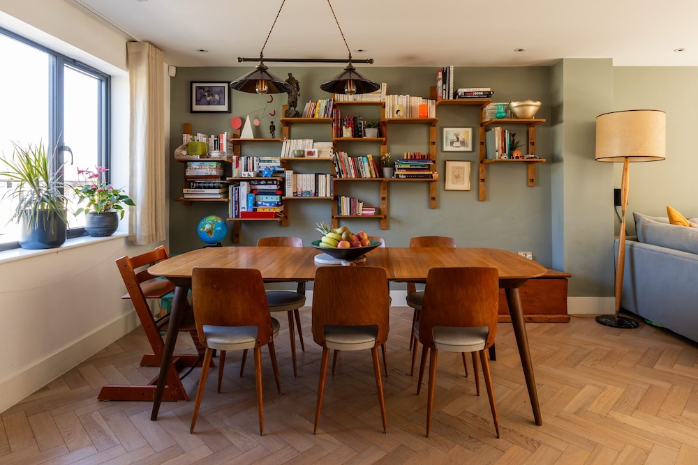 Stylish Family Home With Garden