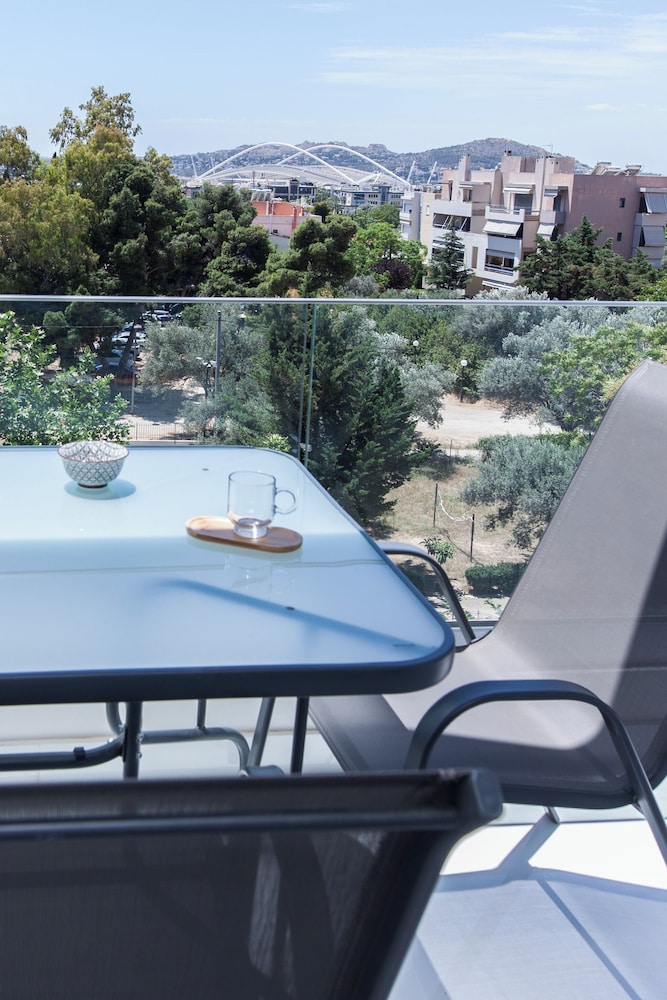 Marousi 2 Bd Luxury Living w Shared Pool