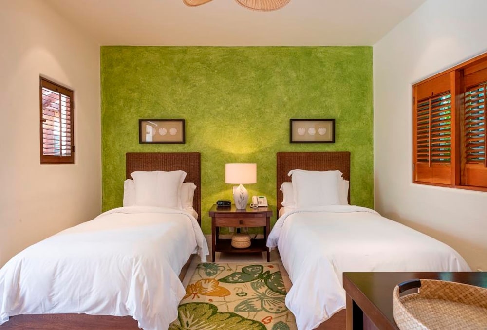 Staffed Ocean View Villa w Four Seasons Amenities