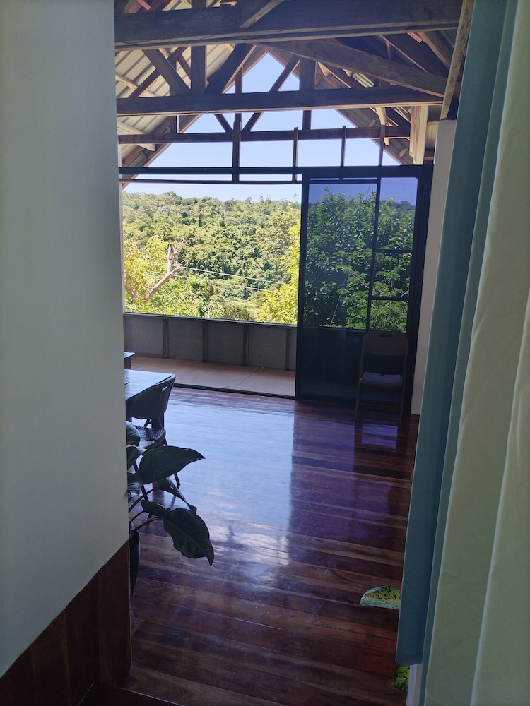 Siquijor Overlooking House 100 Meters Before Cambugahay Falls