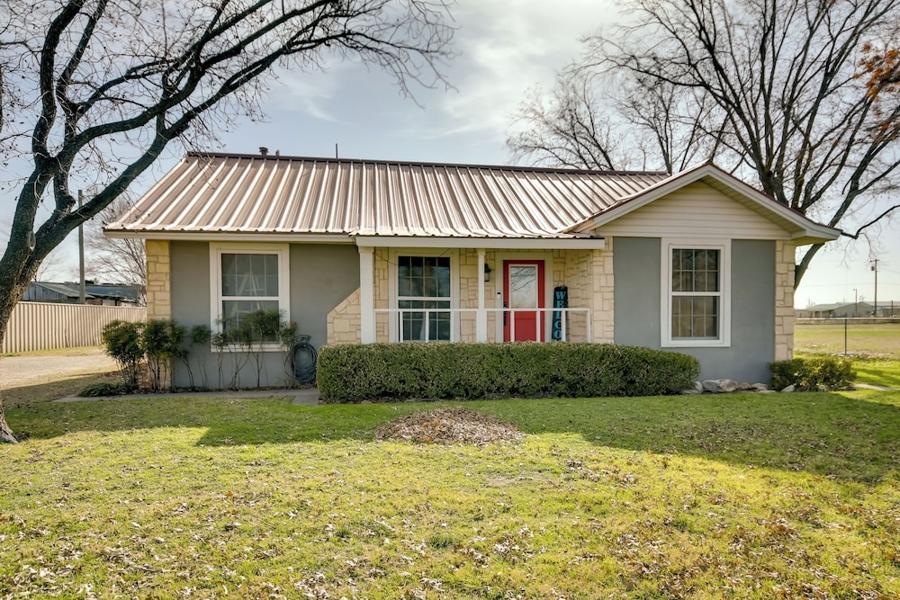 9 Mi to Downtown: Lubbock Home w/ Yard
