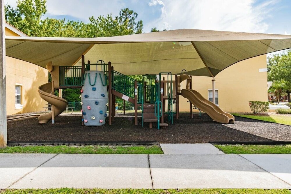 4BR Lake Berkley Home w/ Private Pool