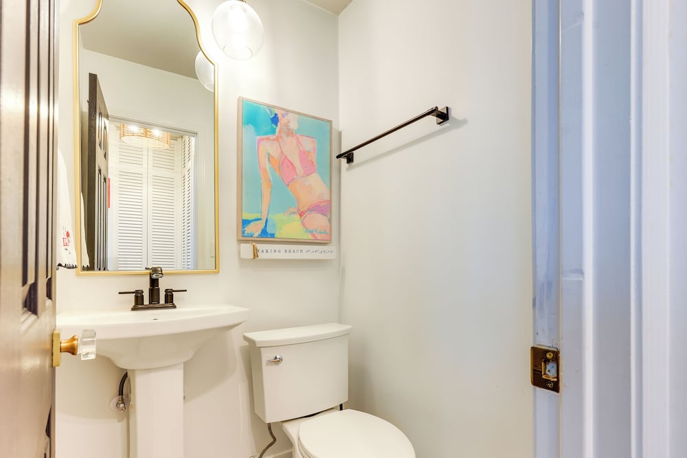 Steps to Sand: Townhome w/ Balcony in Jax Beach!