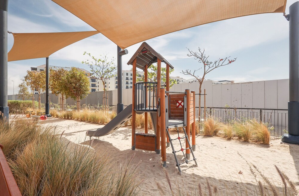 Elite LUX Holiday Homes - 1bhk Beachside Retreat at Port De La Mer Dubai