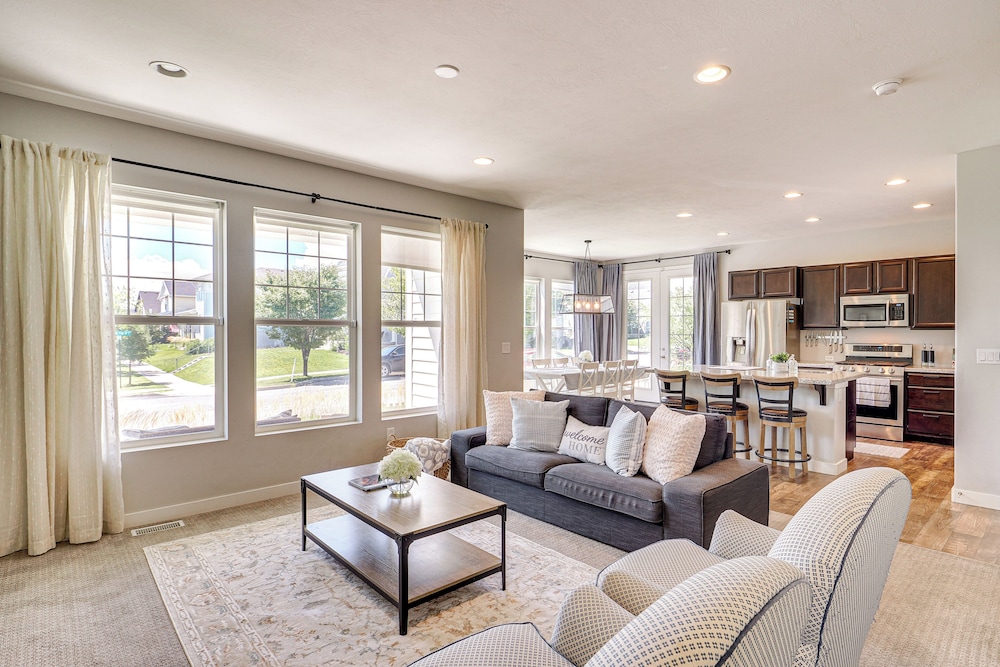 4 Mi to The District: Family Home w/ Tennis Access