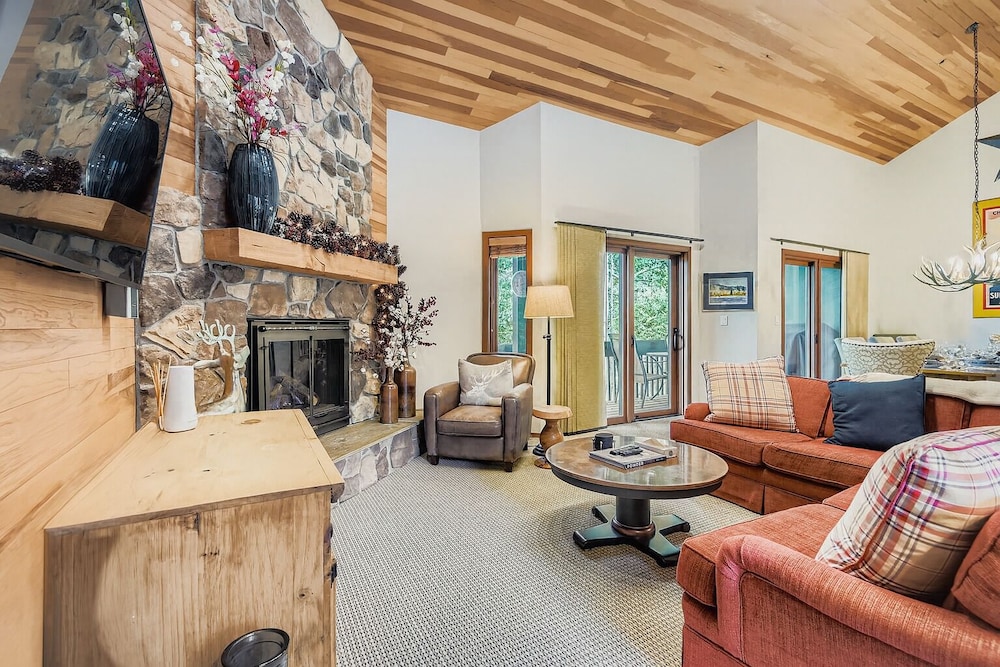 1763 Lakeside Getaway At Deer Valley! 3 Bedroom Home