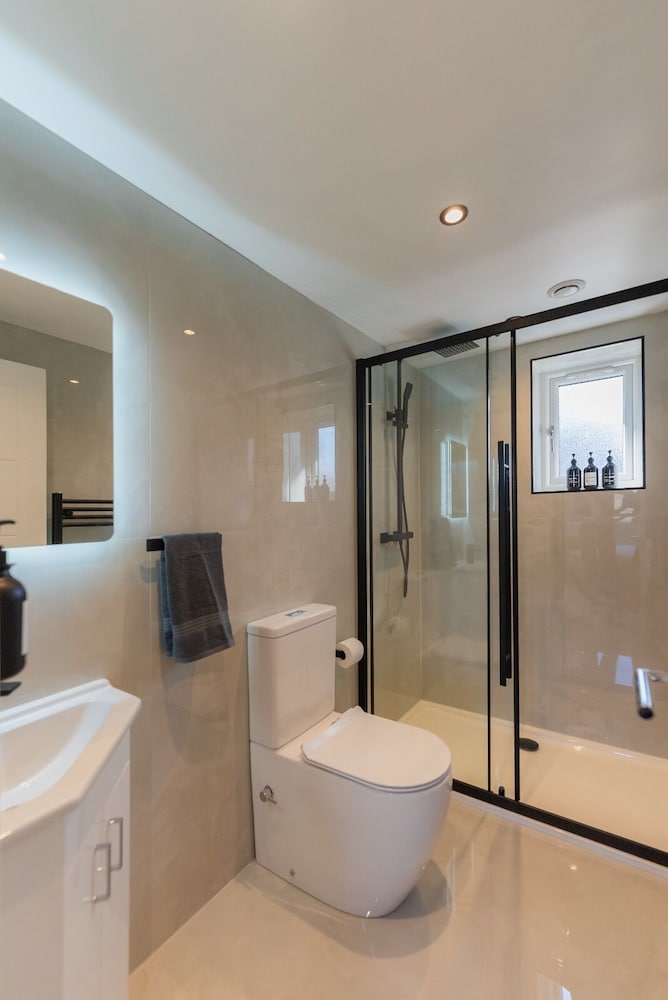 Luxury 8 Bed Home Manchester