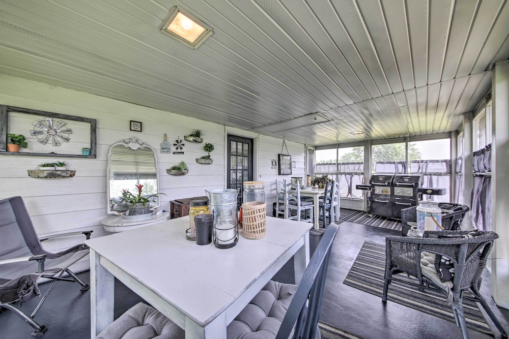 Traditional Country Home in De Soto w/ Yard! - Property Image 5