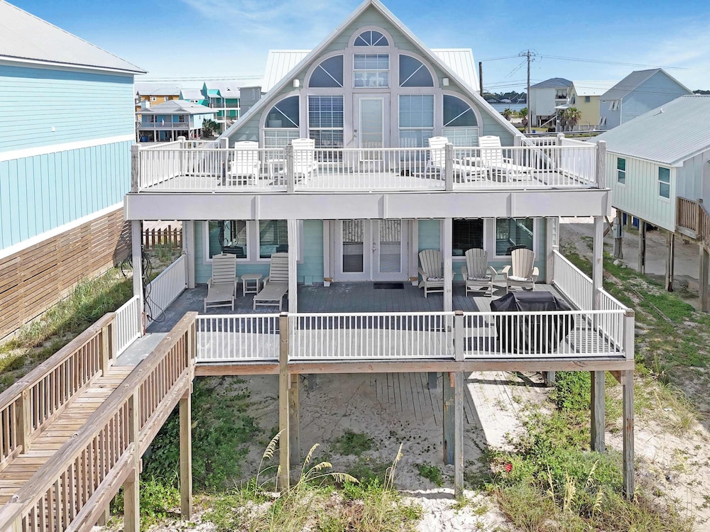 Pass Time - Beachfront for 24