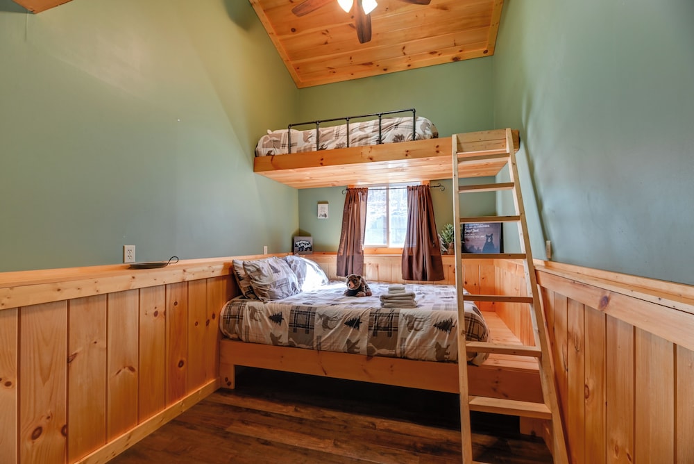 The Toasted Marshmallow Ski & Lake Retreat