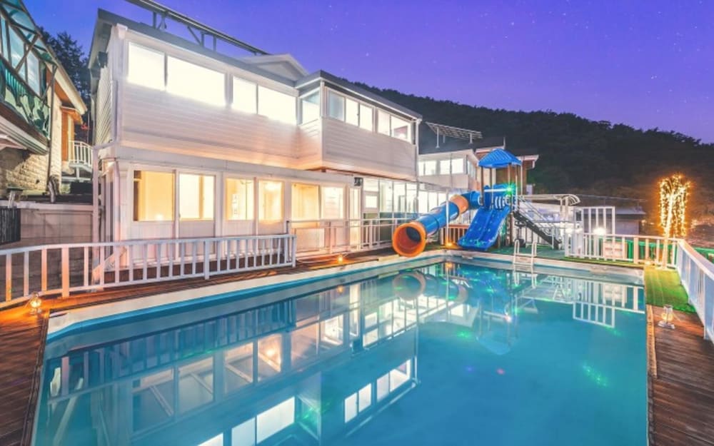 Gapyeong Shinbi Kids Pool Villa