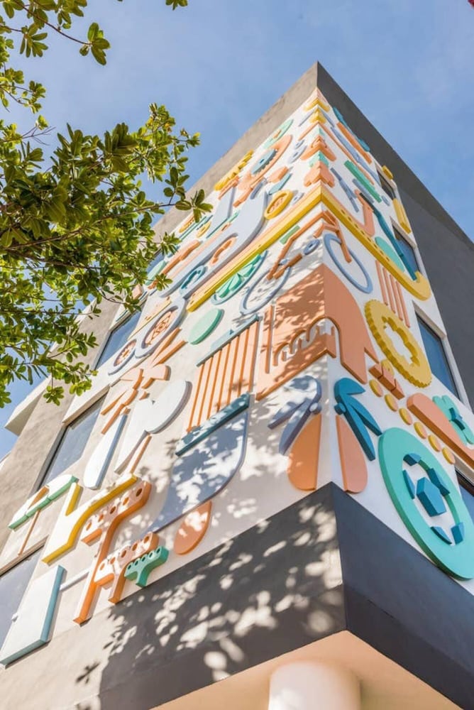 Brand new 2 Bedroom apt in South Beach - Image 1