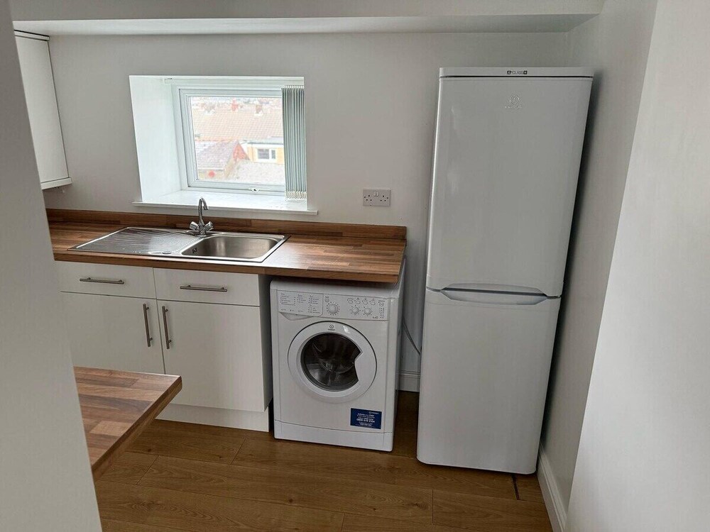 Sea Breeze 1-bed Retreat With Parking