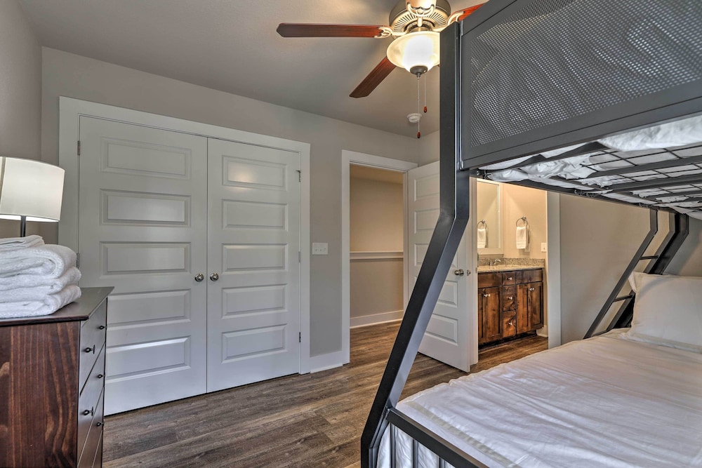 Fayetteville House: Pool Access & Gas Grill! view 4