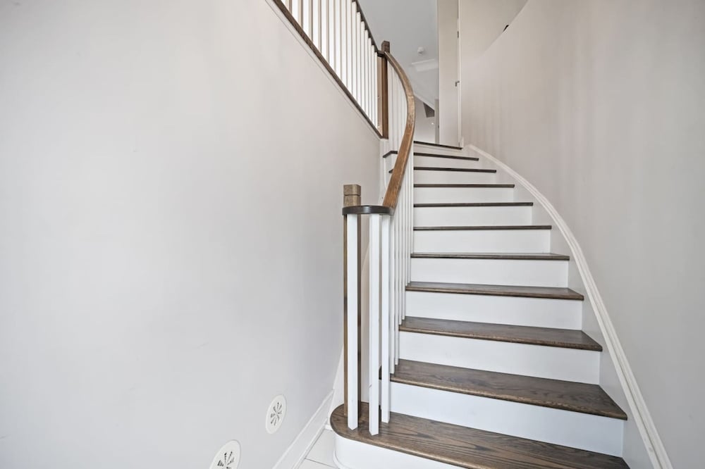 Family-friendly 3BR Mississauga Home w Parking