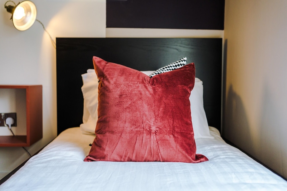 4 Bed Urban Home in Manchester view 2