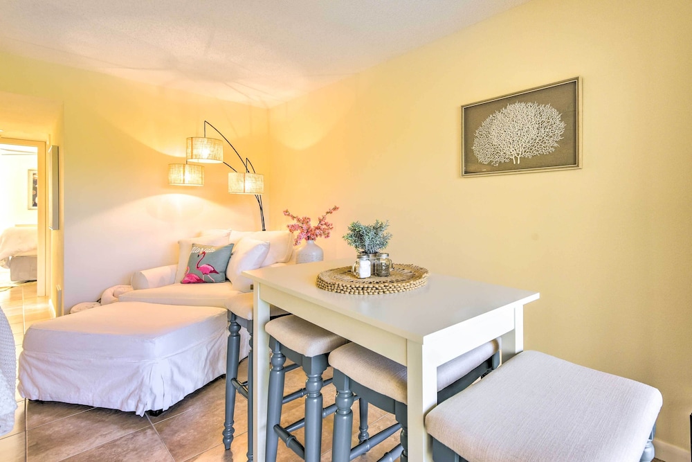 Comfortable Siesta Key Condo w/ Pool Access!