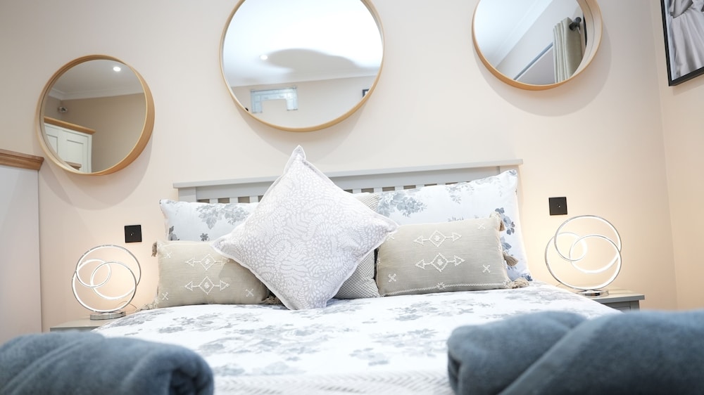 Charming London House - Sleeps 4 & Outdoor Space