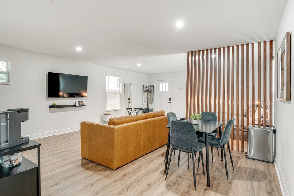 Stylish Lakeland Studio w/ Workspace